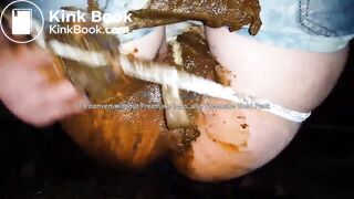 sexy Russian crapping and peeing - video 7