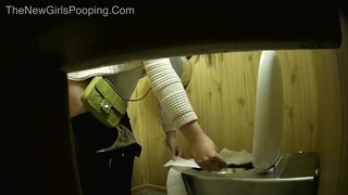 Girl poops - video 12