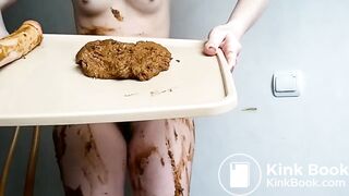 Shitting all over dildo and smearing