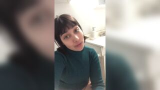 Mulher cagando gostoso 01