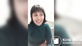 Mulher cagando gostoso 01