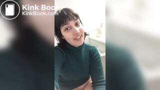 Mulher cagando gostoso 01