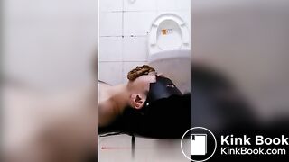 중국 여자아이가 똥을 싸다. - video 2