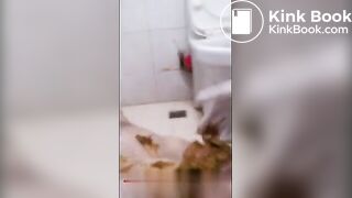 중국 여자아이가 똥을 싸다. - video 2