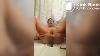 Amateur girl pooping - video 6