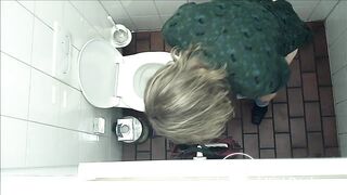 European Girl pooping 1