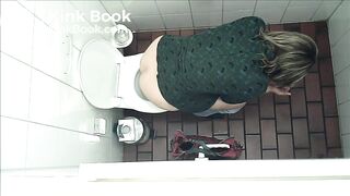 European Girl pooping 1