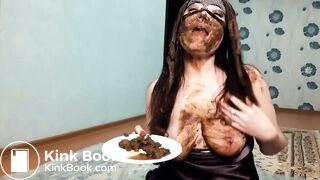 sexy girl with a mask shits and pisses - video 4