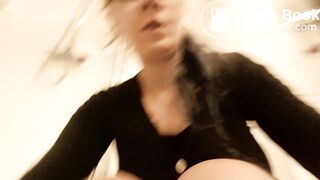 Hot tattoo'd girl pulls her arse cheeks apart to make way for a sticky one