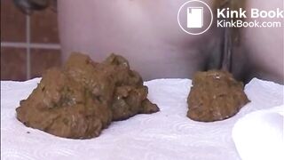 Babe shitting a big load of diarrhea on the table