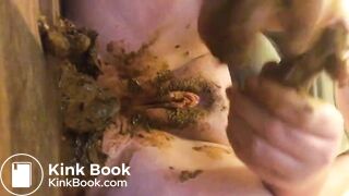 Amateur woman loves scat 2