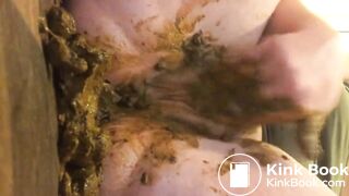 Amateur woman loves scat 2