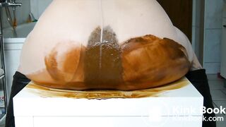 Shiny Pantyhose Scat Play