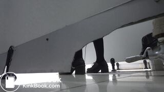 girl pooping in toilet - video 9