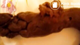 woman pooping on plate - video 11