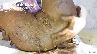 sexy Russian crapping and peeing - video 4