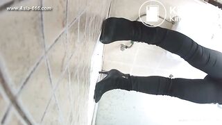 Chinese girls go to toilet 106