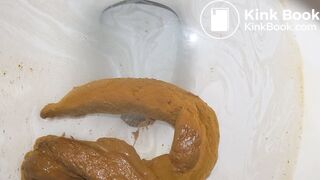 Korean girl shitting - video 3