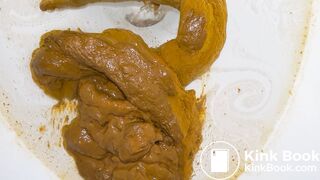 Korean girl shitting - video 3