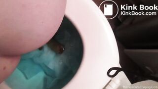 White girl pooping nice logd