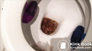 woman pooping on the floor - video 127