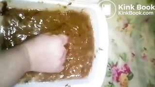 russian girl cooks coctaile