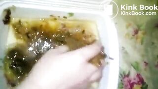 russian girl cooks coctaile