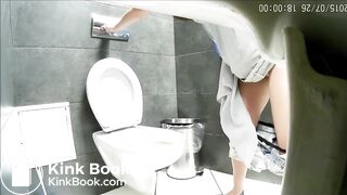 Voyeur pooping fast dropping bombs