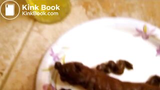 woman pooping on plate. - video 4