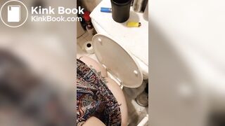 Mature Jiggly SSBBW Takes A Sloppy Shit 2