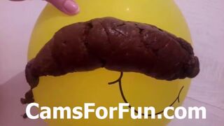 pretty girl scat on ballon