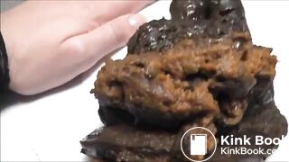 Amateur girl pooping in black high heels