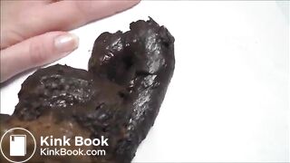 Amateur girl pooping in black high heels