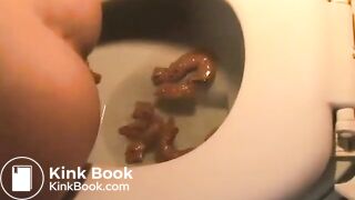 Latina pooping