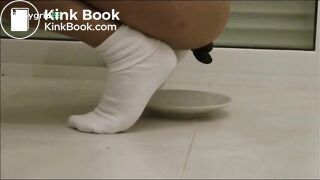 woman pooping on plate.