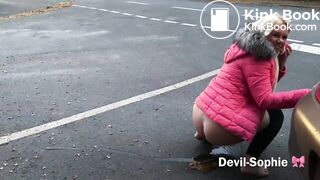german girl shitting on roadside