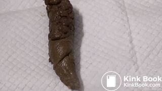 woman pooping on the floor - video 101