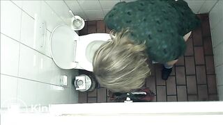 Woman has to go to the Toilet!