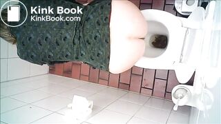 Woman has to go to the Toilet!