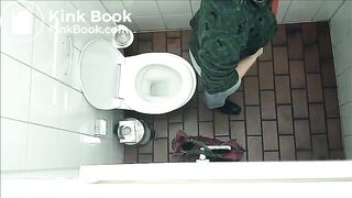 Woman has to go to the Toilet!