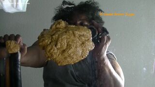 A mature BBW ebony drops a pile.