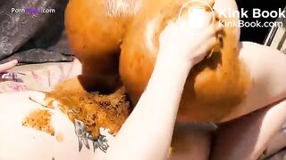 Pooping on his dick before riding it