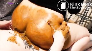 Pooping on his dick before riding it