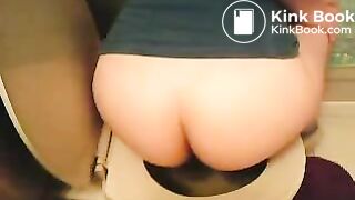 woman pooping on toilet - video 102