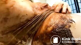 Girl shits and plays