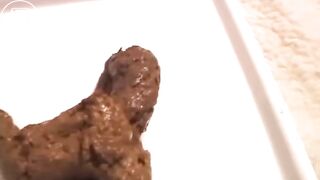 Hot girl pooping - video 4