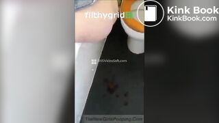 girl shitting - video 23