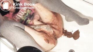 gorgeous and sexy Russian pooping and masturbating