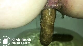 Big turd stuck in a sexy milf's ass