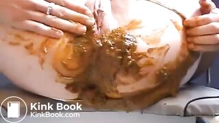 Hot brown poop in her pantyhos